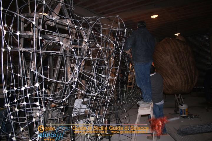 Costruzione_Carri_Carnevale_0001.JPG