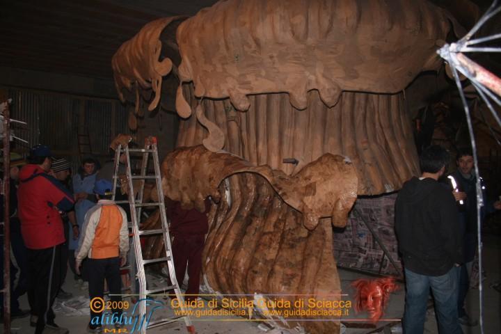 Costruzione_Carri_Carnevale_0040.JPG