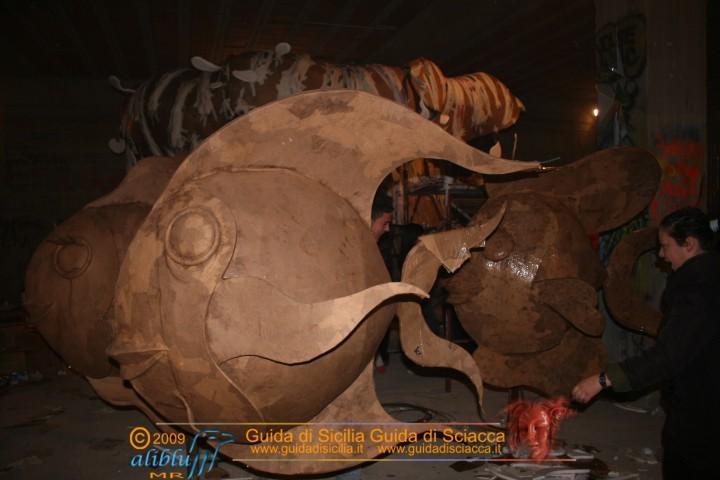 Costruzione_Carri_Carnevale_0038.JPG